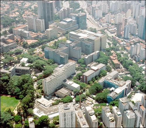 Vista parcial do Hospital das Clínicas em 2005