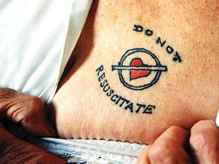Paciente paliativo com tatuagem não ressuscitar