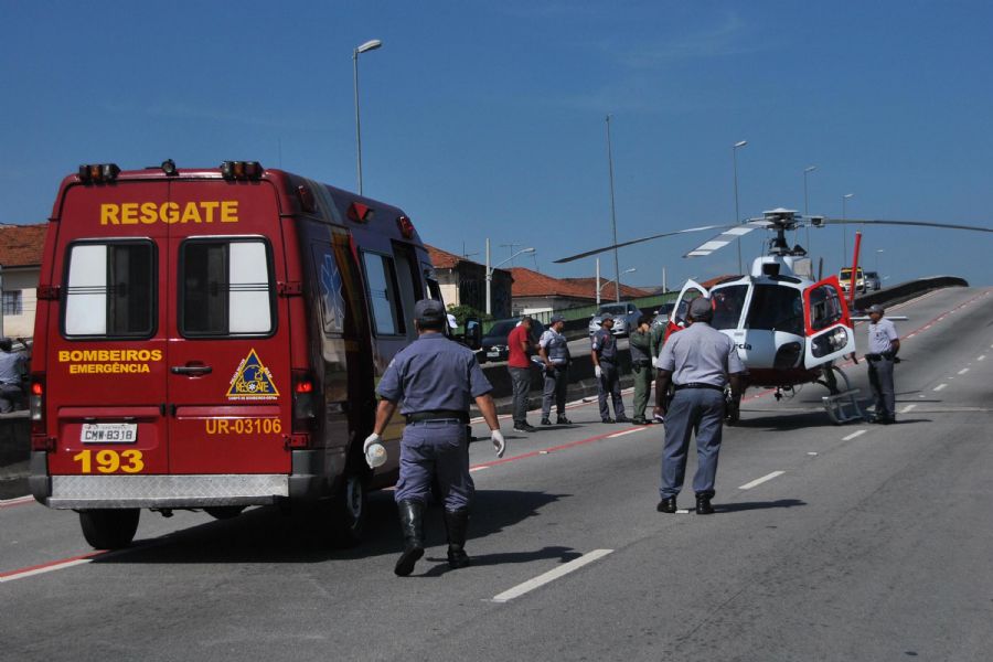 Ambulância do Grau Resgate em atividade na cidade de São Paulo